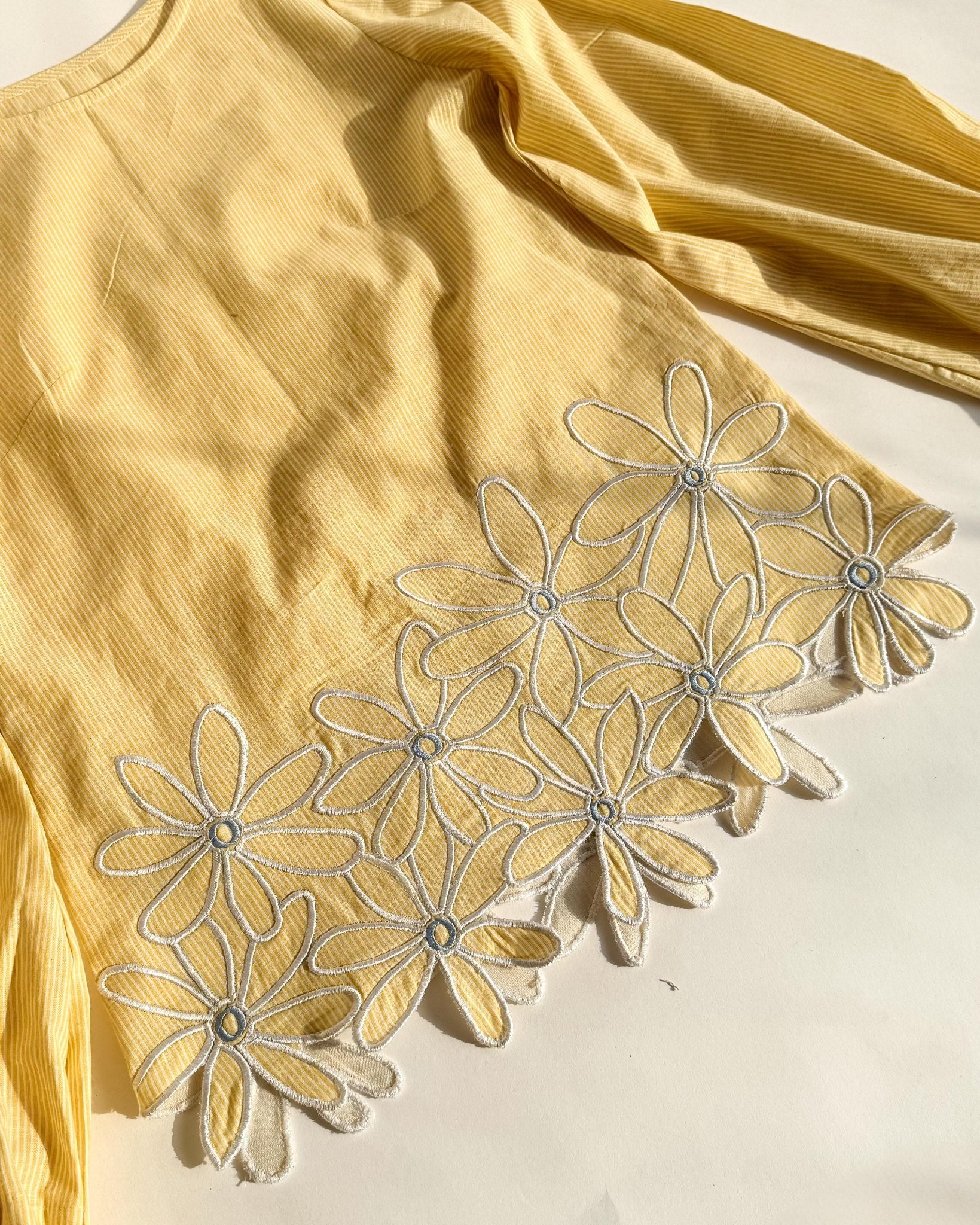 Butter Yellow Daisy Top - erised pret