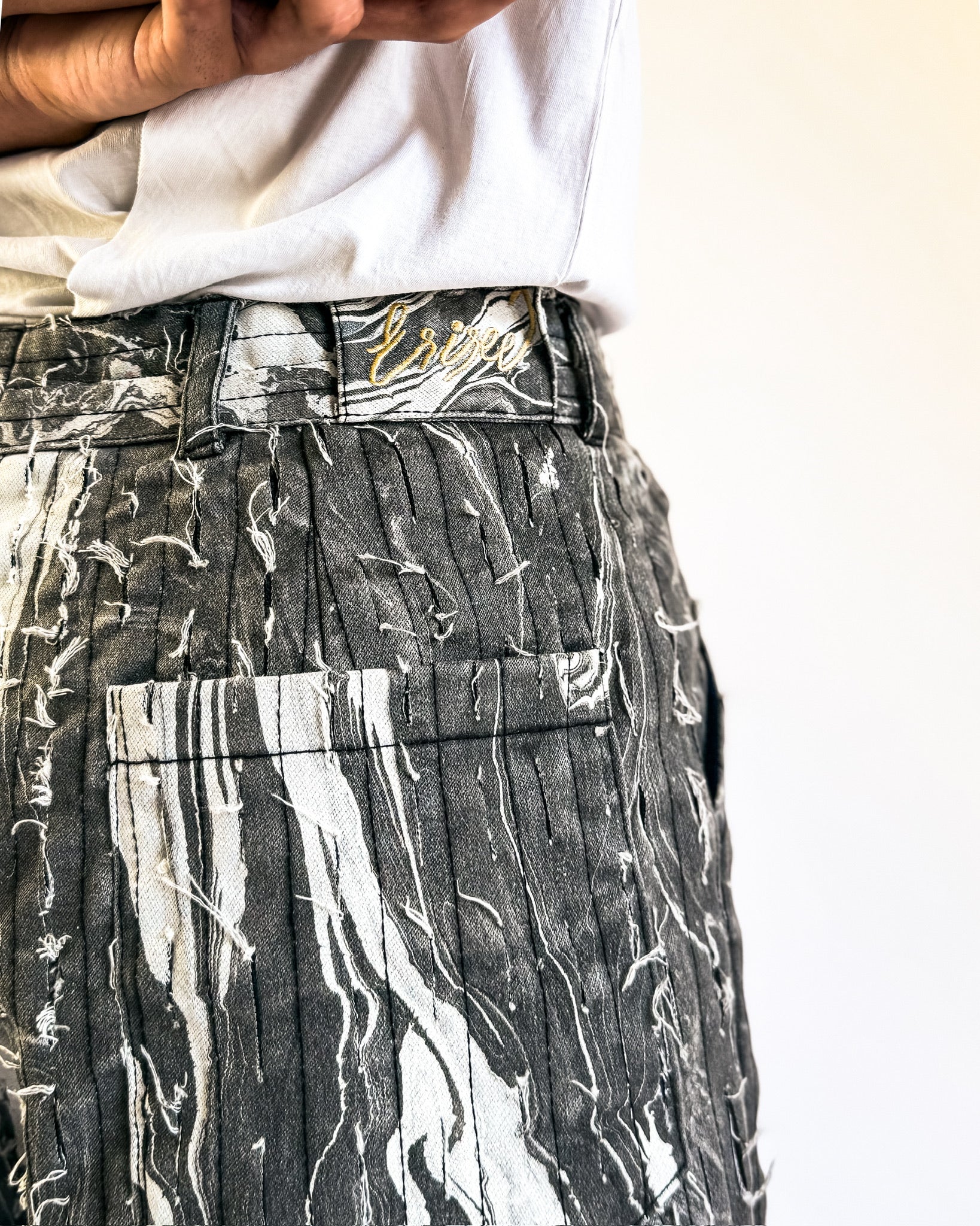 Charcoal Distressed Denim - Limited Edition - erised pret